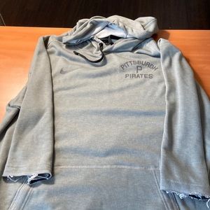Gently used Nike dry fit Pittsburgh Pirates quarter sleeve men small gray hoodie